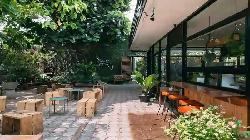 desain-cafe-semi-indoor